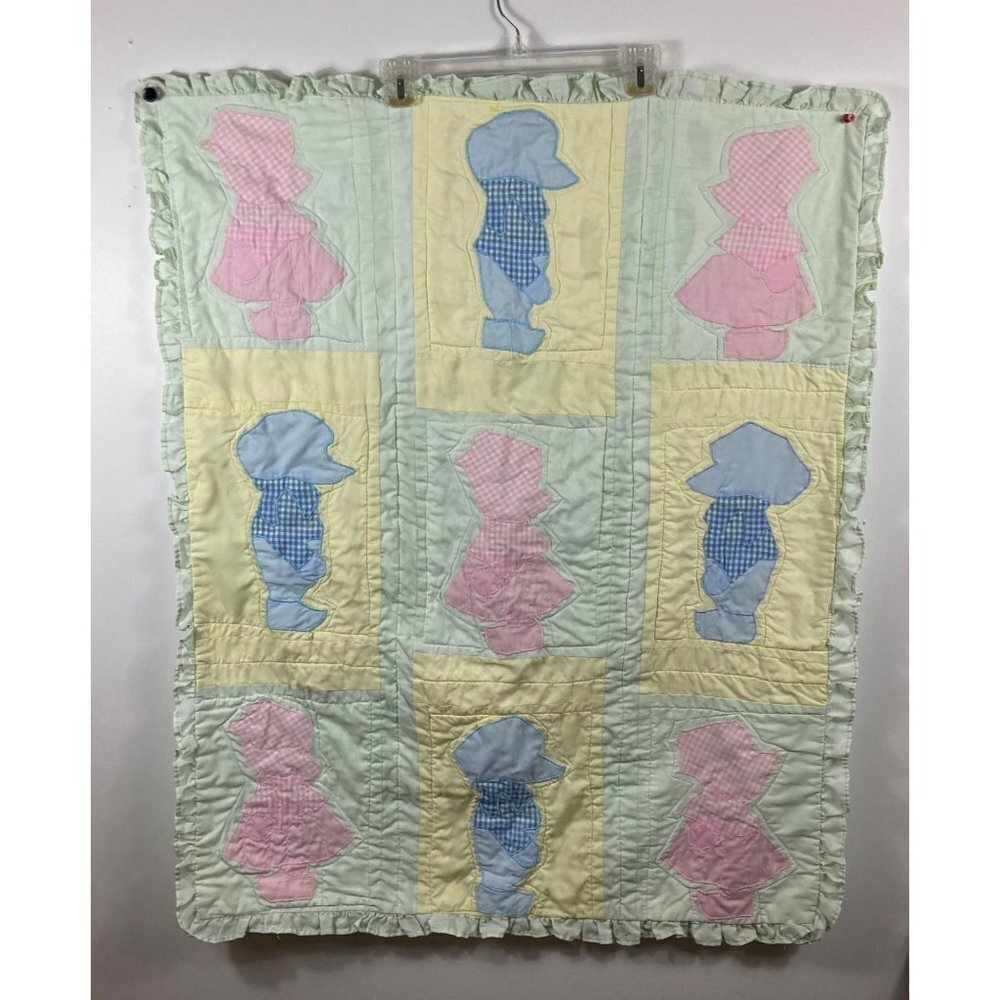 Vintage Handmade Baby Quilt Dutch Boy & Girl with Sunbonnet 32 x 40